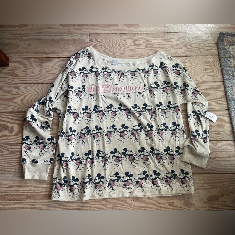 Disney parks scoop neck top size large NWT - Picture 1 of 4